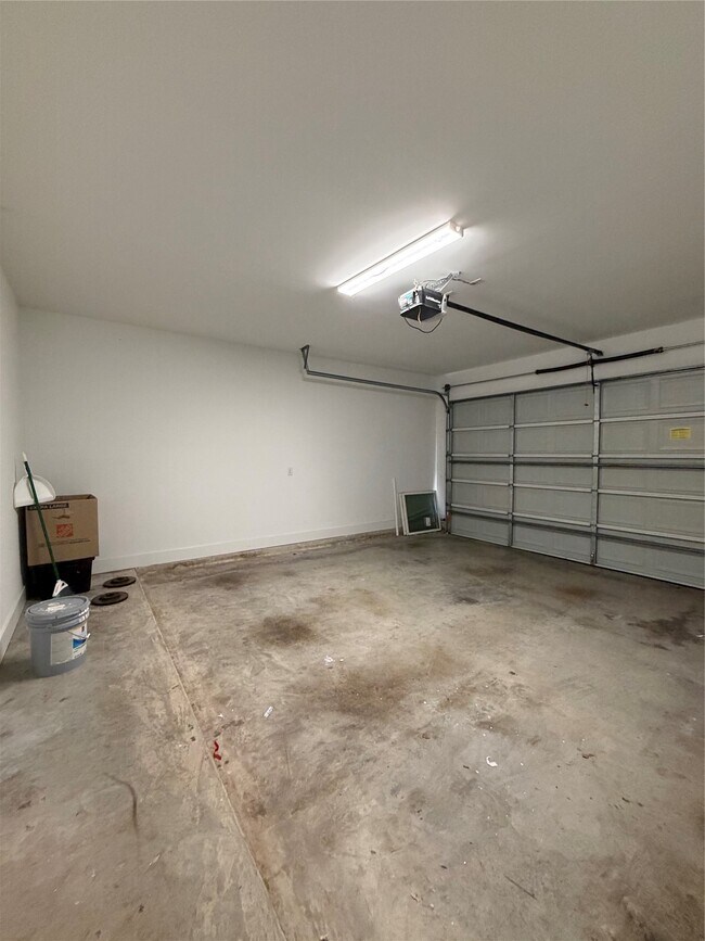 Building Photo - 105 W Whitney St