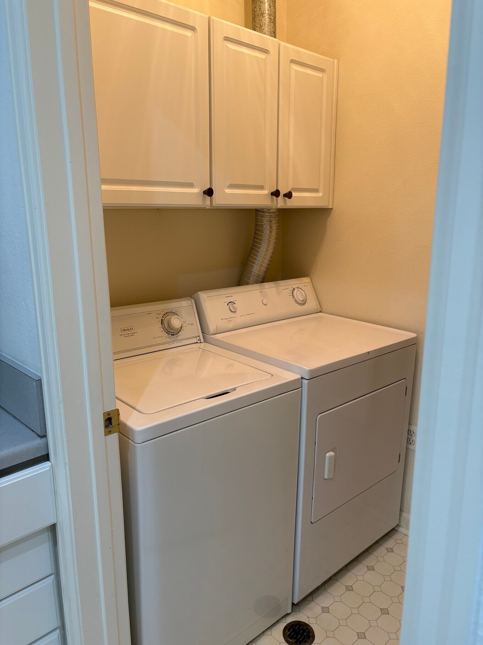 Laundry room - 550 Mohawk Dr