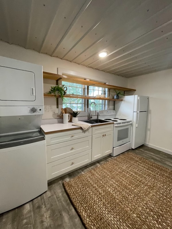 Building Photo - 410 W Maple St