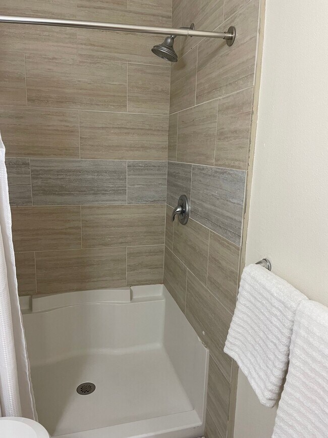 Building Photo - Brand New 1 Bedroom / 1 Bathroom Apartments in Lindale!