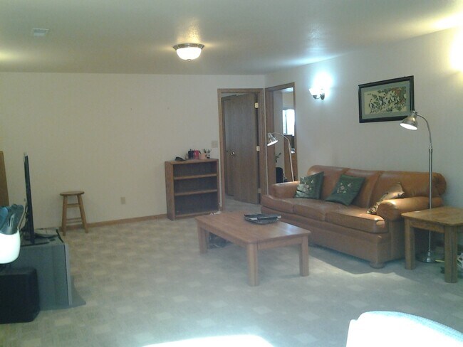 Building Photo - Wonderful Home Centrally Located