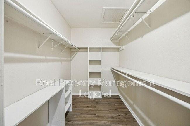 Building Photo - 8238 El Retiro Rd