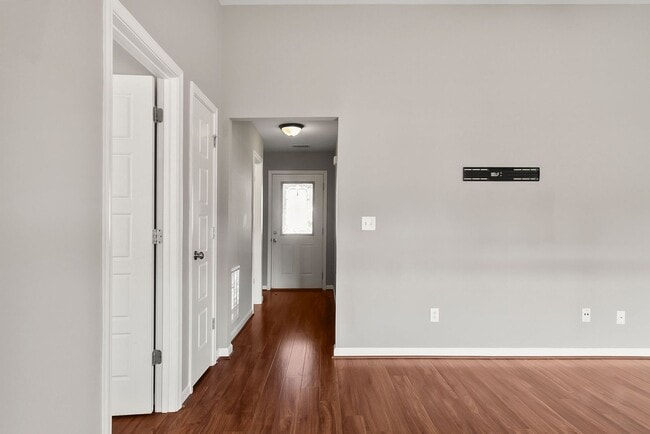 Building Photo - Cozy 3 Bed 2 Bath Home Available Now thru July 2026!