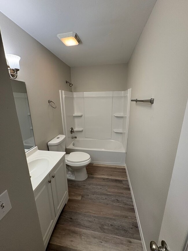 Building Photo - 3/2 Condo - Fully Renovated and Near Downt...