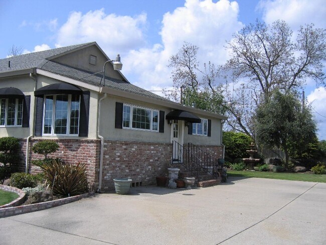 Building Photo - 8537 Pezzi Rd