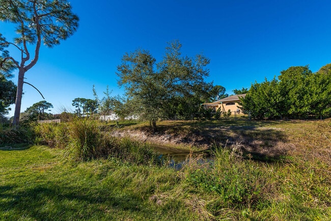 Building Photo - 3202 SW Martin St