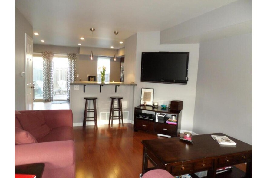 Building Photo - 1100 Merrimar Cir N