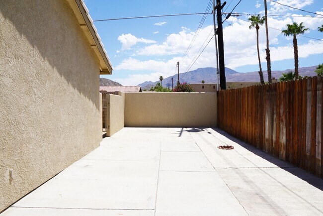 Building Photo - 52205 Avenida Velasco
