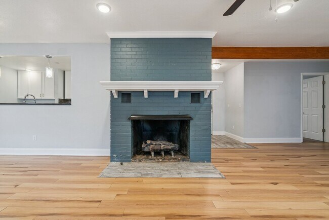 Building Photo - For Rent: Spacious 3-Bedroom, 2-Bath Home