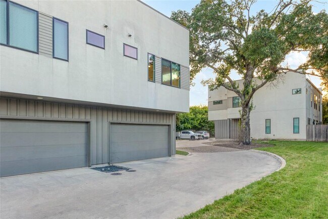 Building Photo - 6409 Berkman Dr