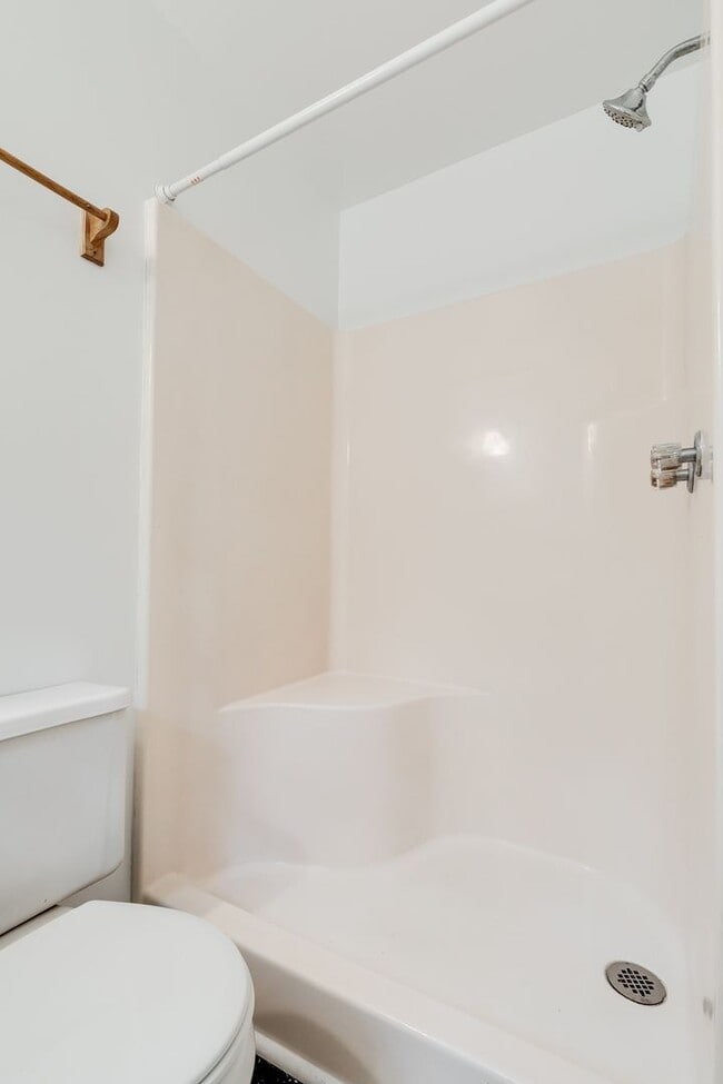 Building Photo - CHARMING 3-BEDROOM CEDAR SIDED RANCH HOUSE -Available