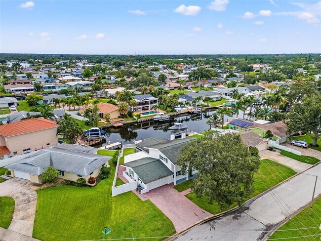 Building Photo - 4000 14th Way NE