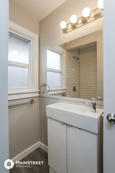 Building Photo - 966 Retsil Rd E