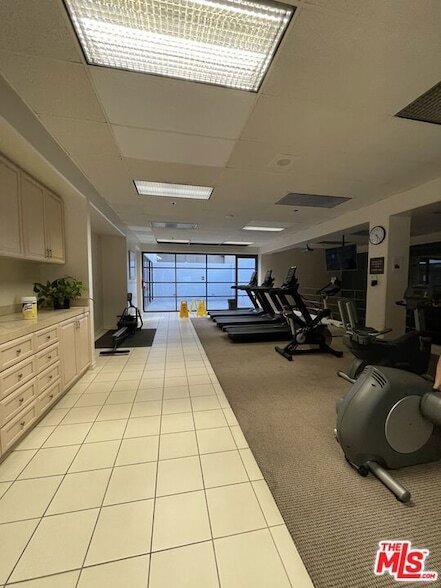 Building Photo - 600 W 9th St