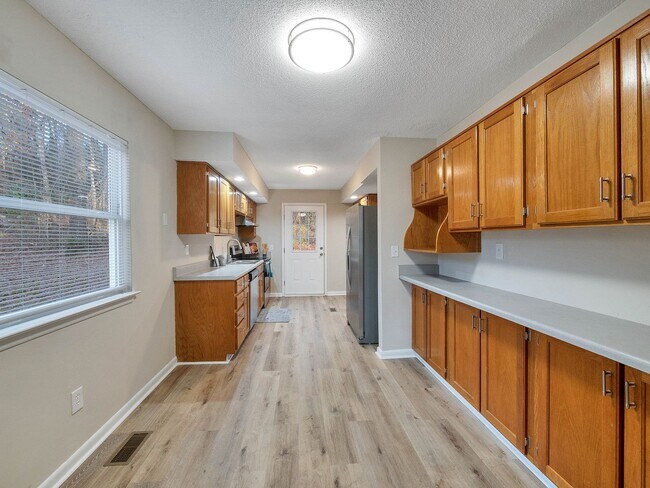 Building Photo - Adorable 3 BR 2 BA in Hixson