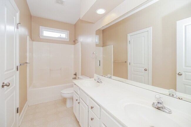 Building Photo - 19056 Coachmans Trace