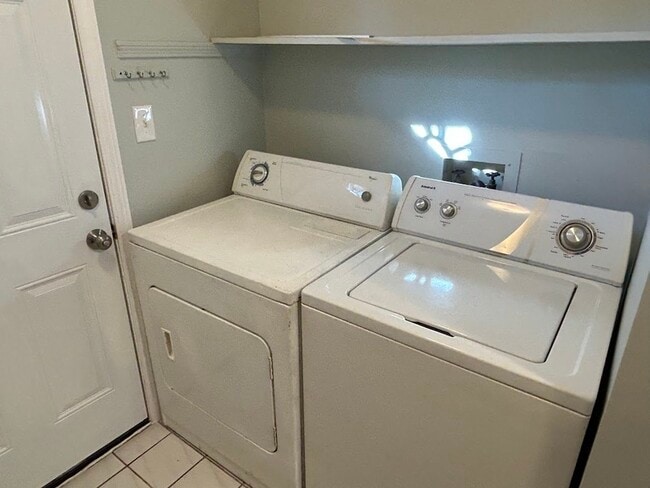 Building Photo - 2014 Hobbs Rd SE