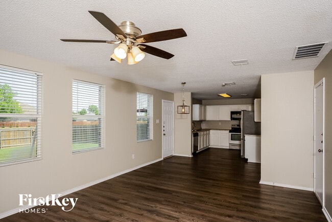 Building Photo - 313 Butch Cassidy Dr