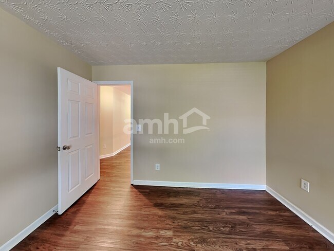 Building Photo - 6165 Ambercrest Ct