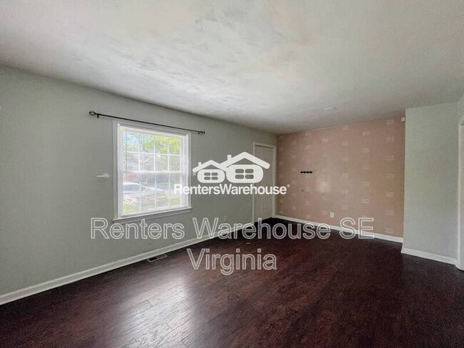Building Photo - 3920 Davis St