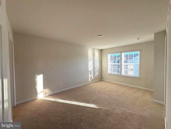 Building Photo - 155 Rae Ct