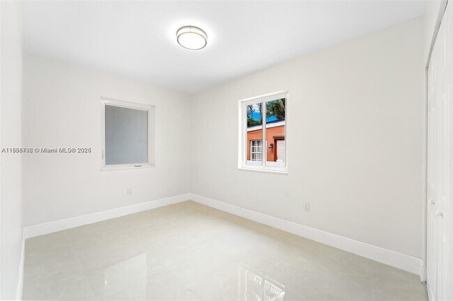 Building Photo - 555 SW 51st Ave