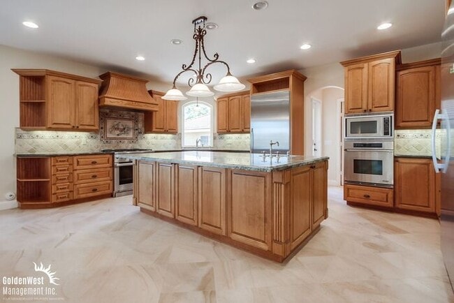 Building Photo - Luxury 4Bdm 4.5Ba Dream Home w/Wine Cellar...