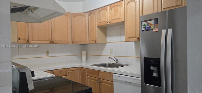 Building Photo - 502 N 70th Way