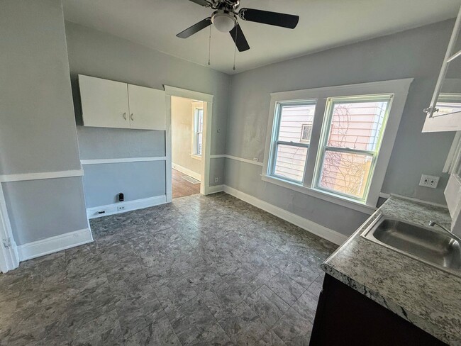 Building Photo - Welcome to your new home in the heart of Cleveland