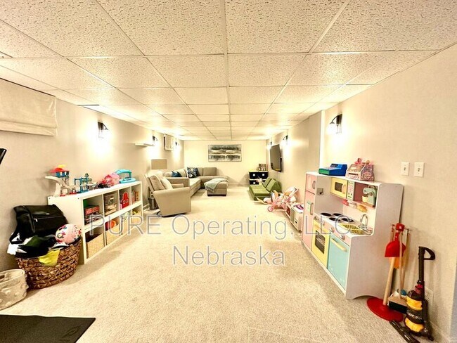 Building Photo - 4928 Happy Hollow Blvd