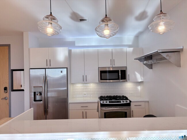 Building Photo - 33 N Water St