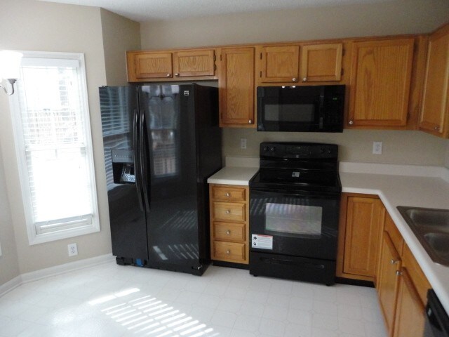 Building Photo - 705 Cattail Cir