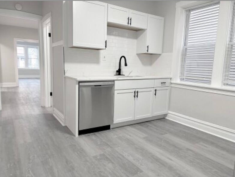 Building Photo - 2939 N Fairfield Ave