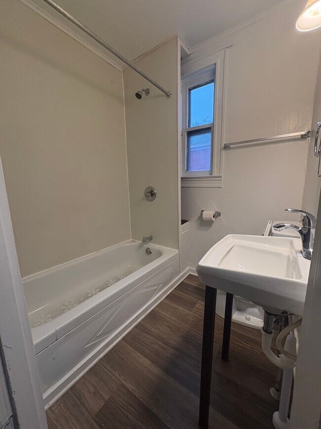 Building Photo - 3 Bedroom 1 Bath House-York City SD