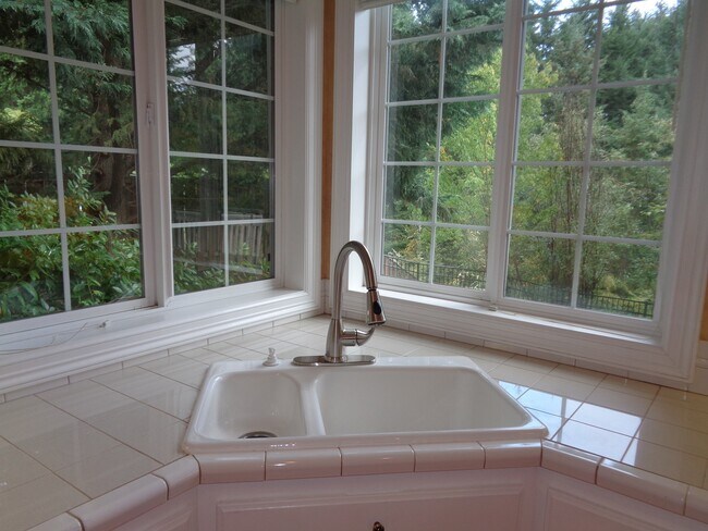 Building Photo - 17083 SW Arbutus Dr