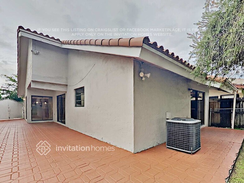 Building Photo - 9142 Grand Canal Dr