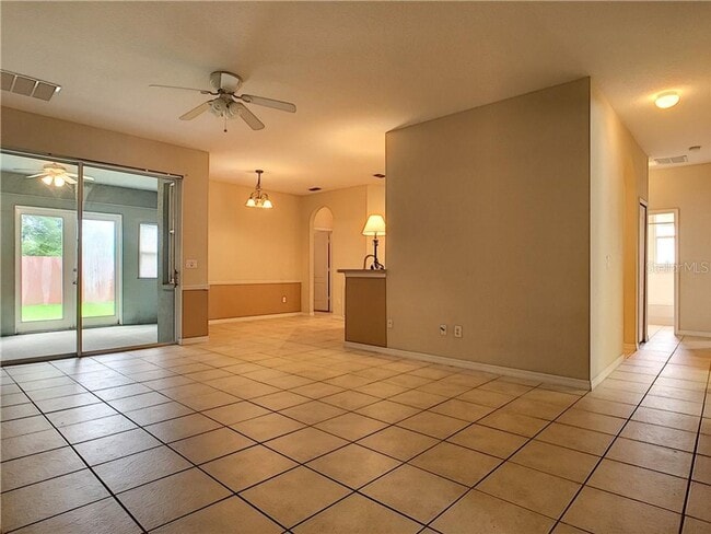 Building Photo - 4 Bedroom 3 Bath Home