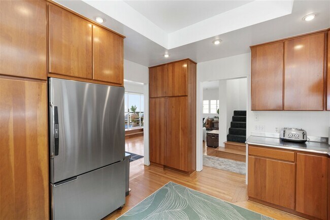 Building Photo - 180 St Germain Ave