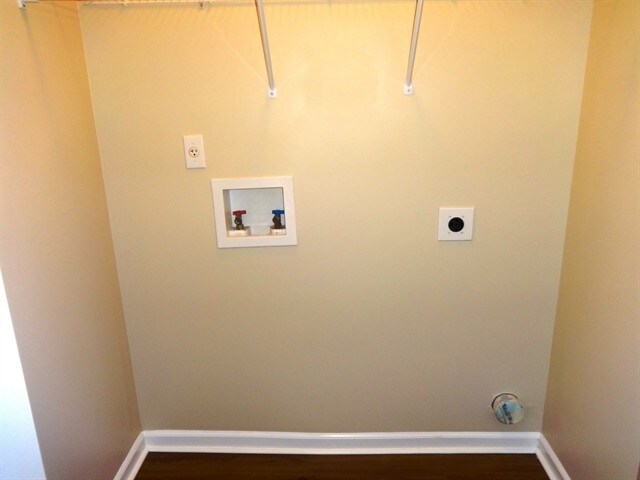 Building Photo - 9029 Robins Nest Way