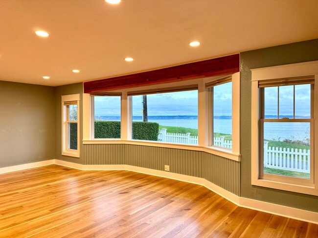 Building Photo - So close to the water you can hear the ferry announcements....oh and the sunrise is spectacular