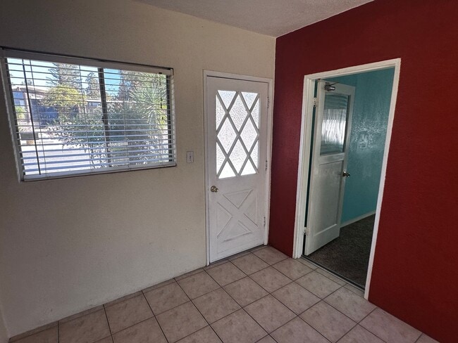 Building Photo - HOUSE