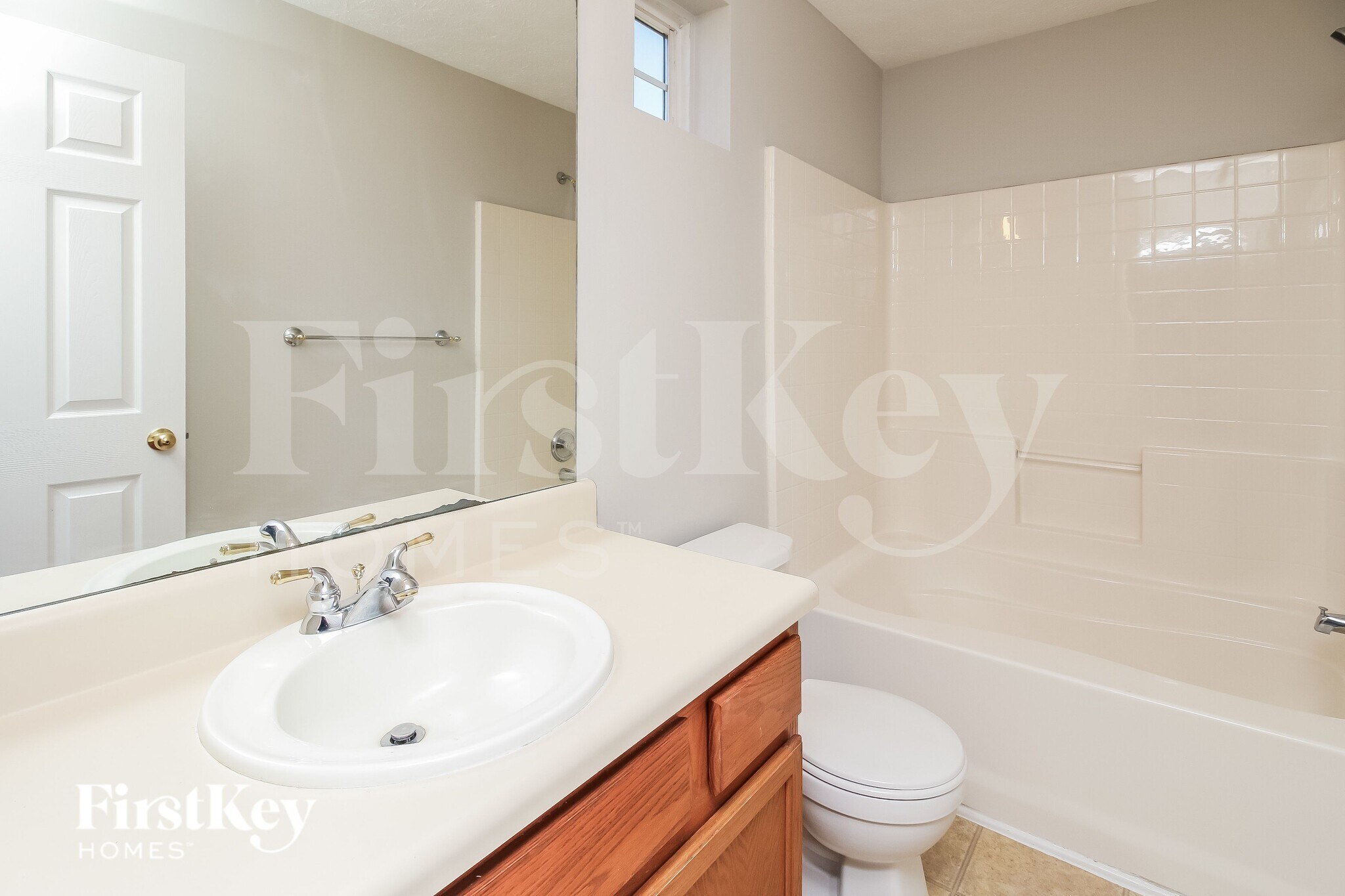 Building Photo - 3080 Lakeside Cir