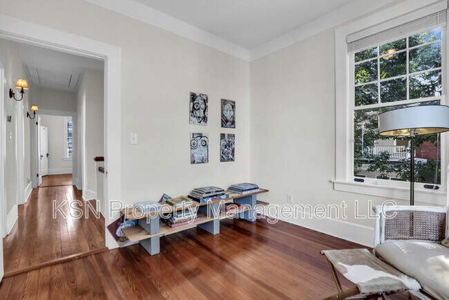 Building Photo - 517 E 40th St