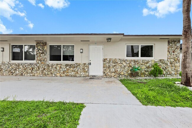 Building Photo - 1800 SW 97th Ave