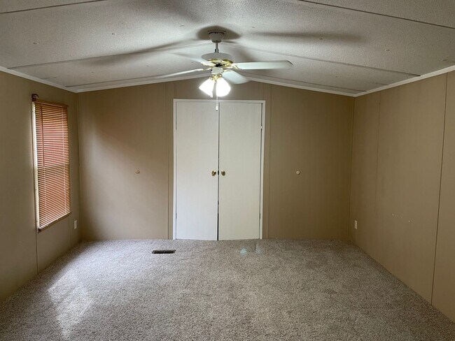 Building Photo - 2 bed, 2 bath mobile home located in the Denton area!