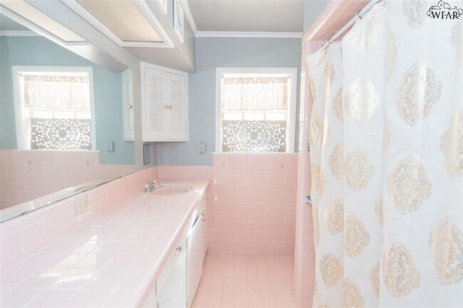 Building Photo - 2415 Ellingham