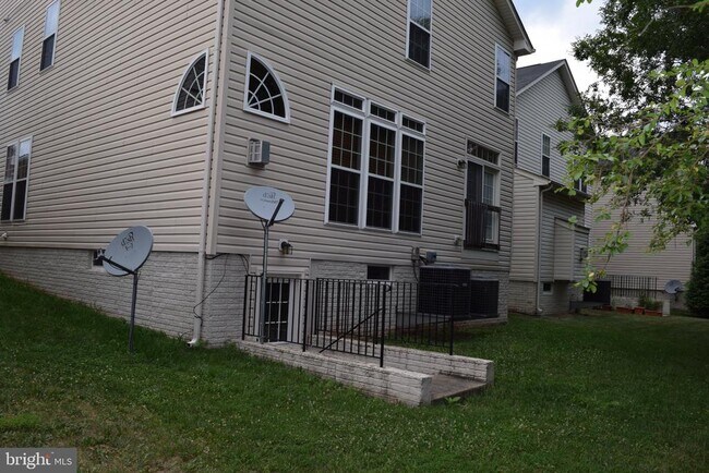 Building Photo - 3791 Louise Ave