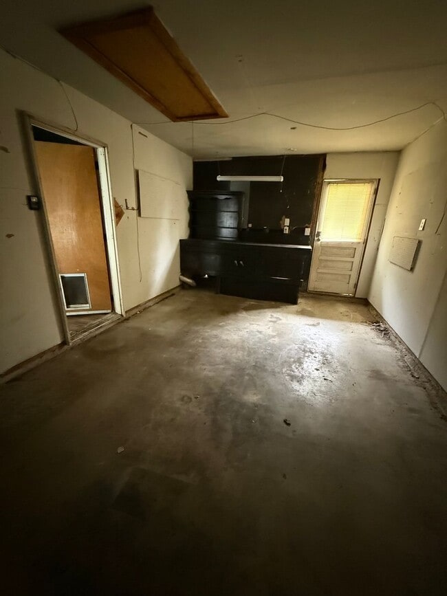 Building Photo - 3 Bedroom, 2 Bathroom House for Rent