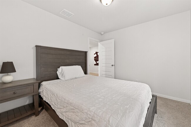 Building Photo - 27926 Western Crk Ct