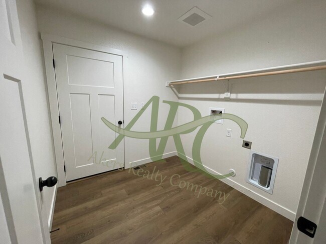 Building Photo - 968-970 S Coral Pl